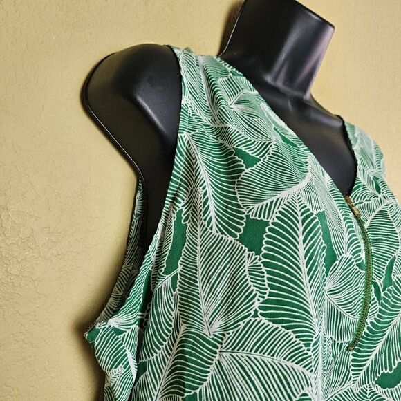 Lark & Ro Sleeveless Blouse - Picture 3 of 6